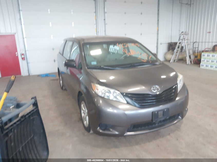 Фото 6 - TOYOTA SIENNA
