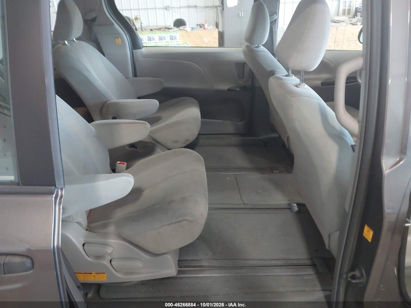 Фото 8 - TOYOTA SIENNA