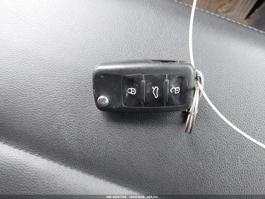 2012 VOLKSWAGEN BEETLE 2.5L · Фото 11