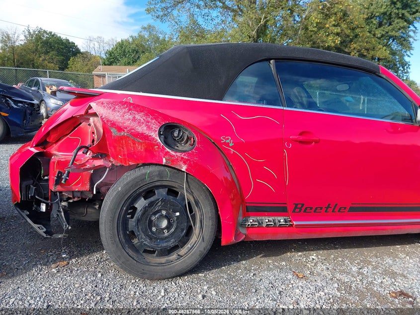 2013 VOLKSWAGEN BEETLE 2.5L · Фото 18