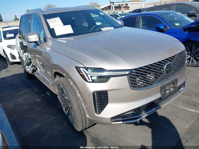 Vin: yv4h60pe3t1434458, lot: 46768623, volvo xc90 plug-in hybrid plus, t8 awd, electric/gasoline, bright, 7 seats 2026 img_1