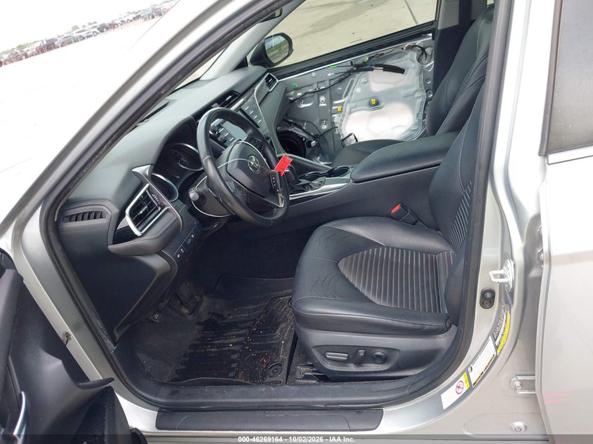 TOYOTA CAMRY - zdjęcie 8