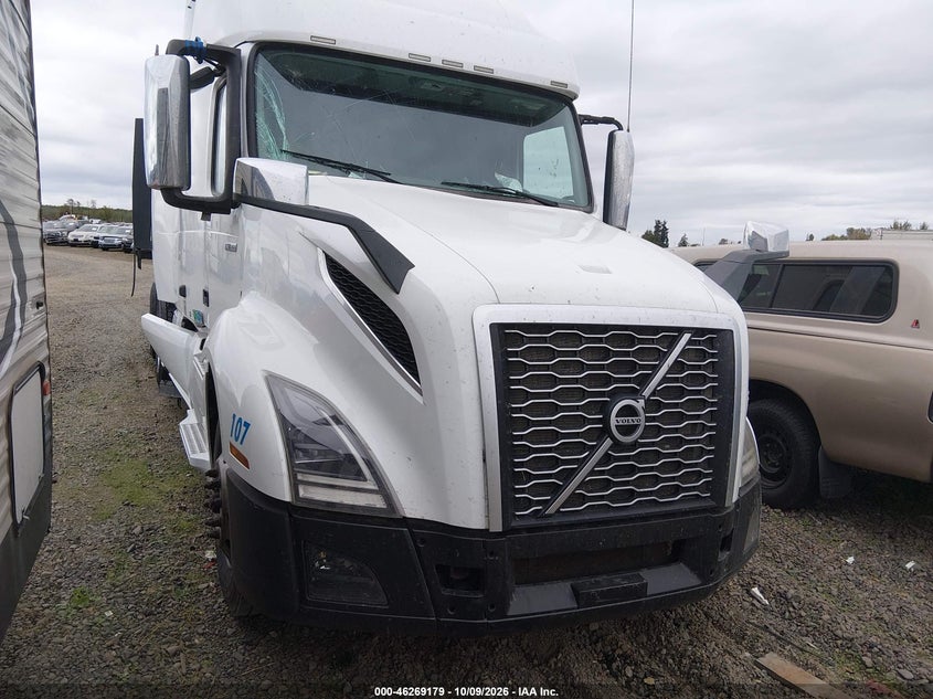 2022 VOLVO VNL
