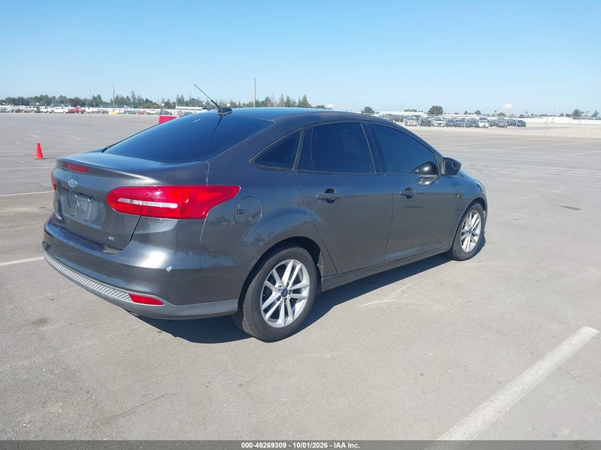 Vin: 1fadp3f22jl279688, lot: 46769406, ford focus se 20184