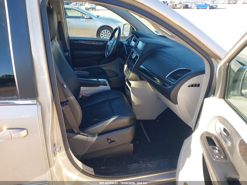 2015 CHRYSLER TOWN & COUNTRY TOURING · Фото 5