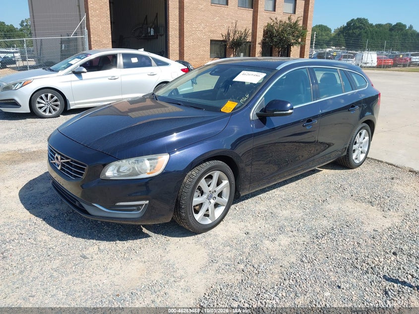 2016 VOLVO V60 T5 DRIVE-E PREMIER · Photo 2