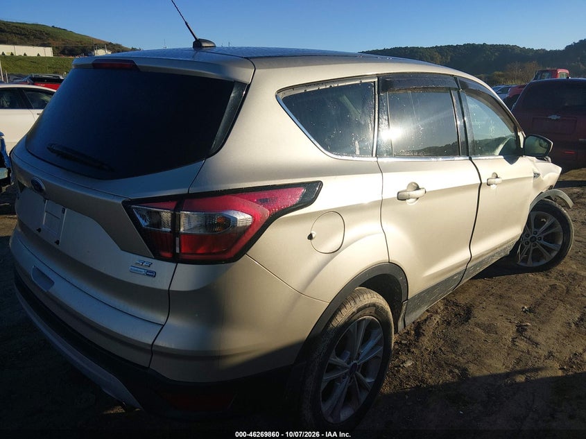 Vin: 1fmcu9gd4huc08638, lot: 46769970, ford escape se 20174
