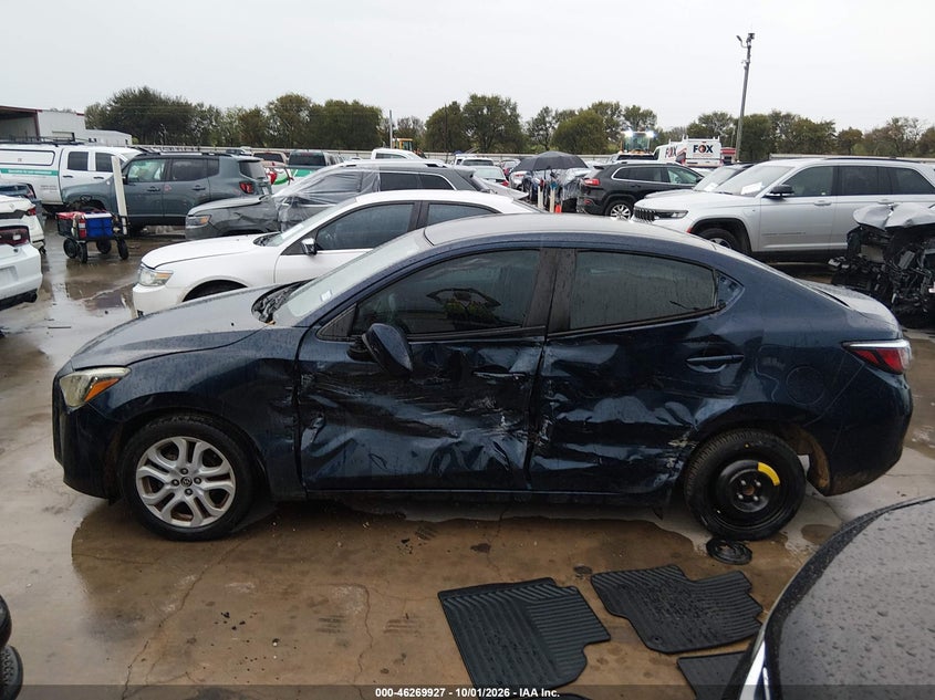 2016 SCION IA · Фото 14