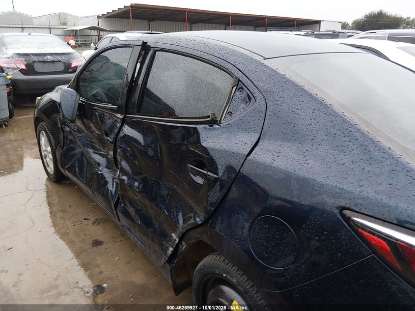 2016 SCION IA · Фото 17
