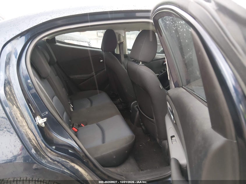 2016 SCION IA · Фото 8