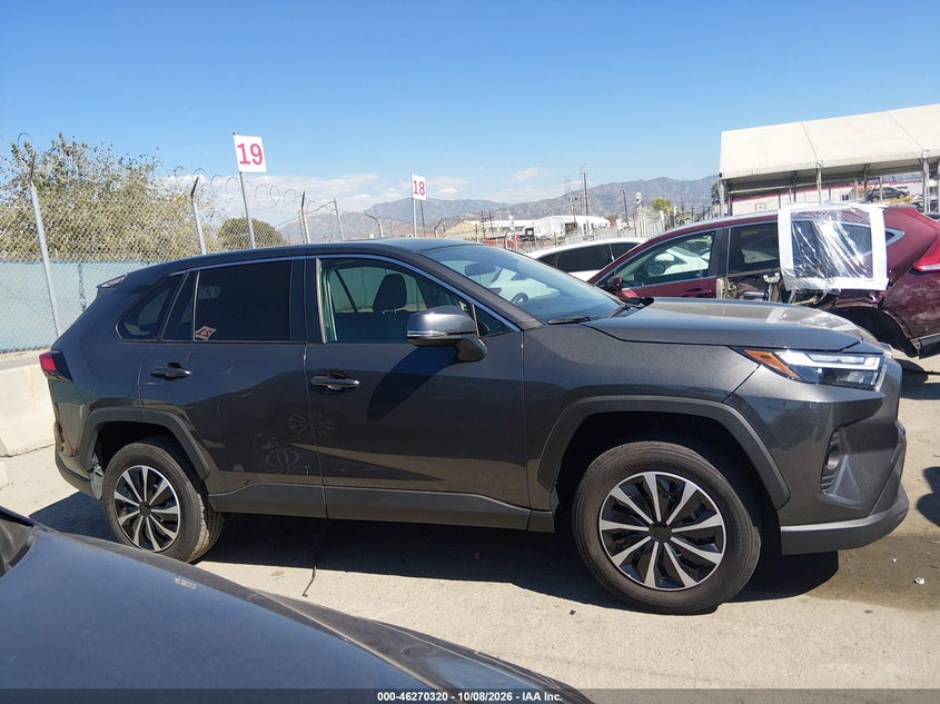 Фото 13 - TOYOTA RAV4