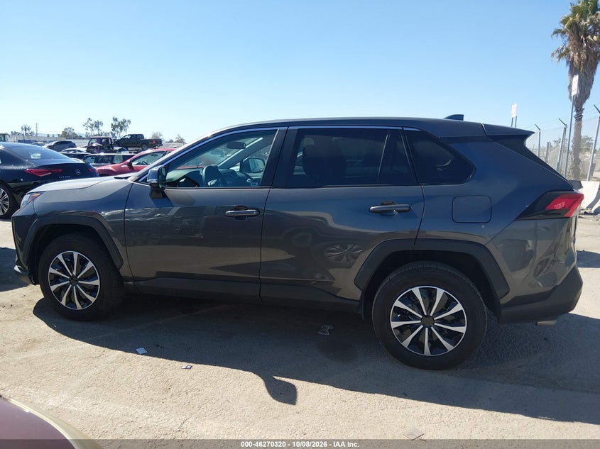 Фото 14 - TOYOTA RAV4