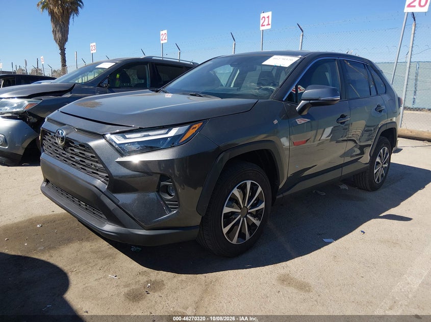 Фото 2 - TOYOTA RAV4