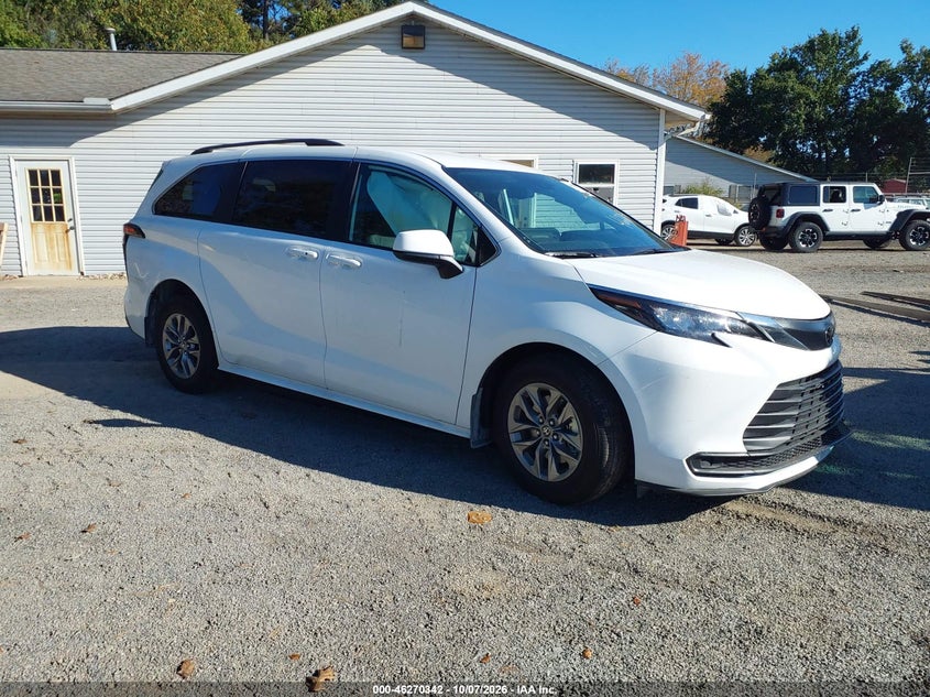 2026 TOYOTA SIENNA LE