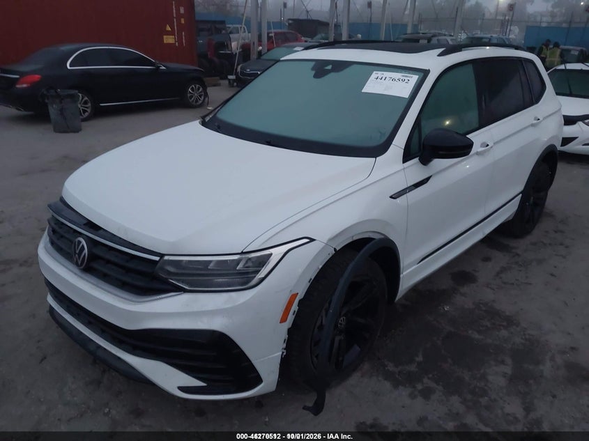 2024 Volkswagen Tiguan 2.0T Se R-Line Black, Перёд и зад, IAAI, VIN 3VVCB7AX8RM079957 — фото 2