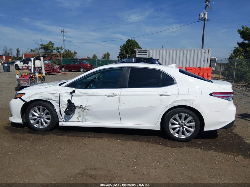 TOYOTA CAMRY - zdjęcie 14