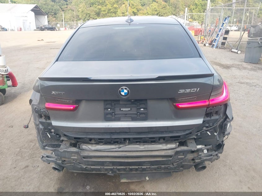 BMW 330I - zdjęcie 16