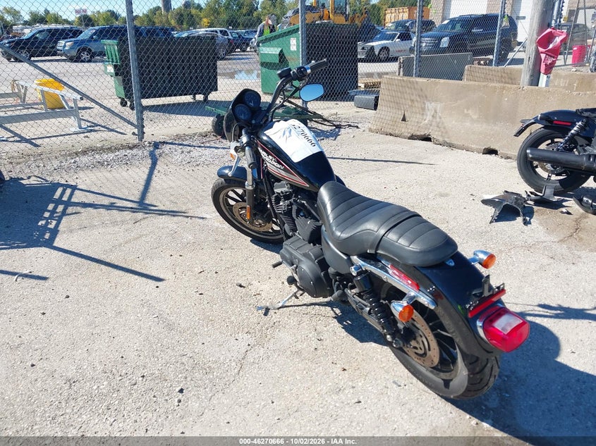 HARLEY-DAVIDSON XL883 2005