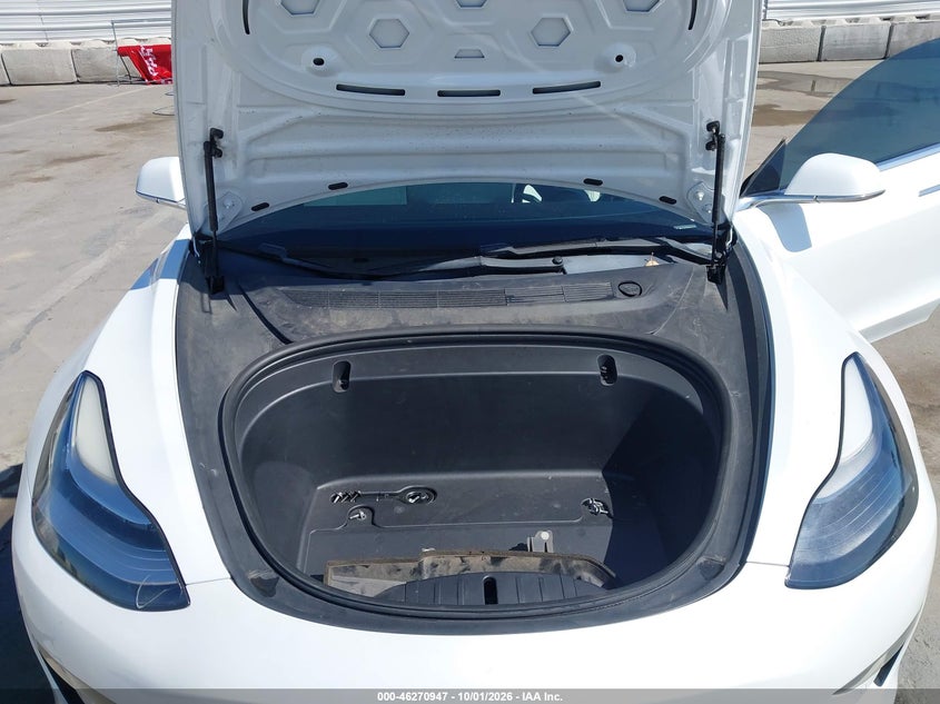 TESLA MODEL 3 - zdjęcie 10