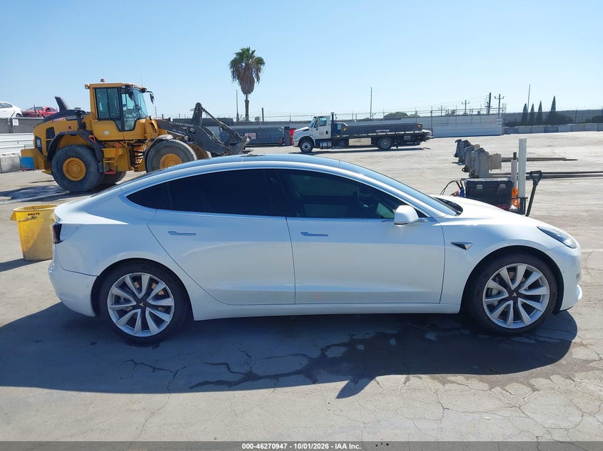 TESLA MODEL 3 - zdjęcie 13