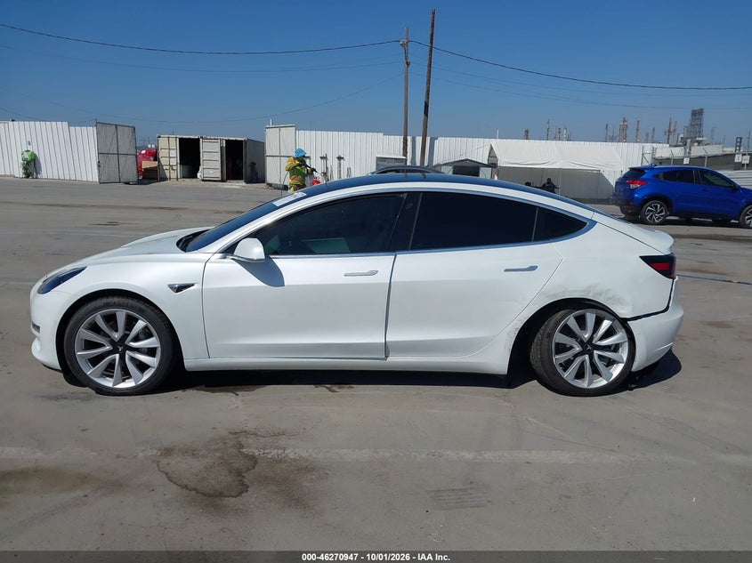 TESLA MODEL 3 - zdjęcie 14