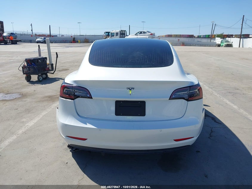 TESLA MODEL 3 - zdjęcie 16