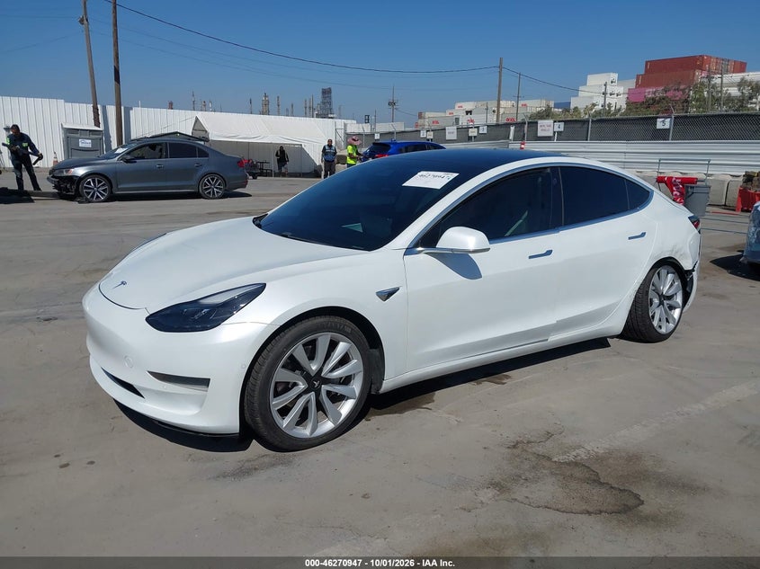 TESLA MODEL 3 - zdjęcie 2