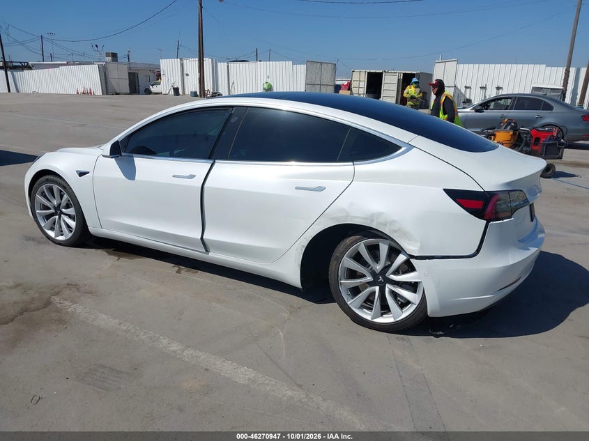 TESLA MODEL 3 - zdjęcie 3