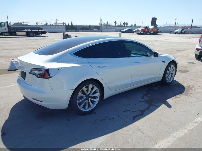 TESLA MODEL 3 - zdjęcie 4