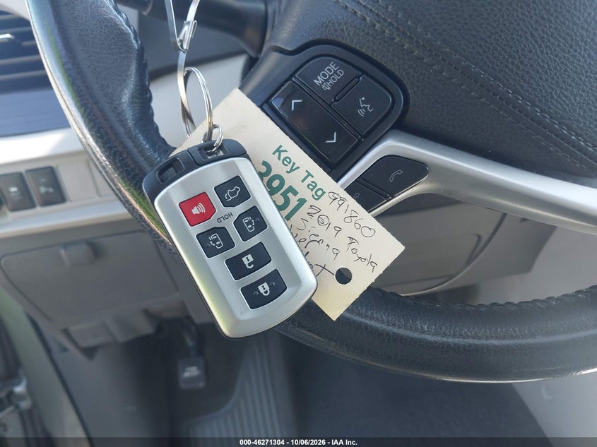 TOYOTA SIENNA - zdjęcie 11