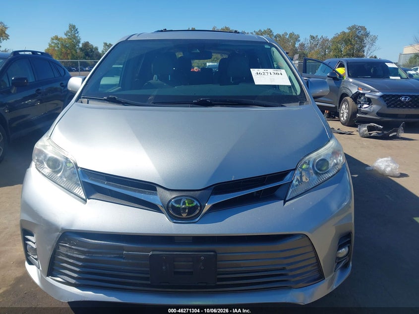TOYOTA SIENNA - zdjęcie 12