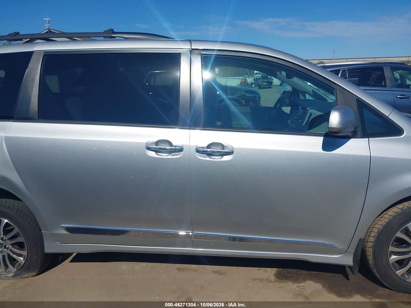 TOYOTA SIENNA - zdjęcie 13