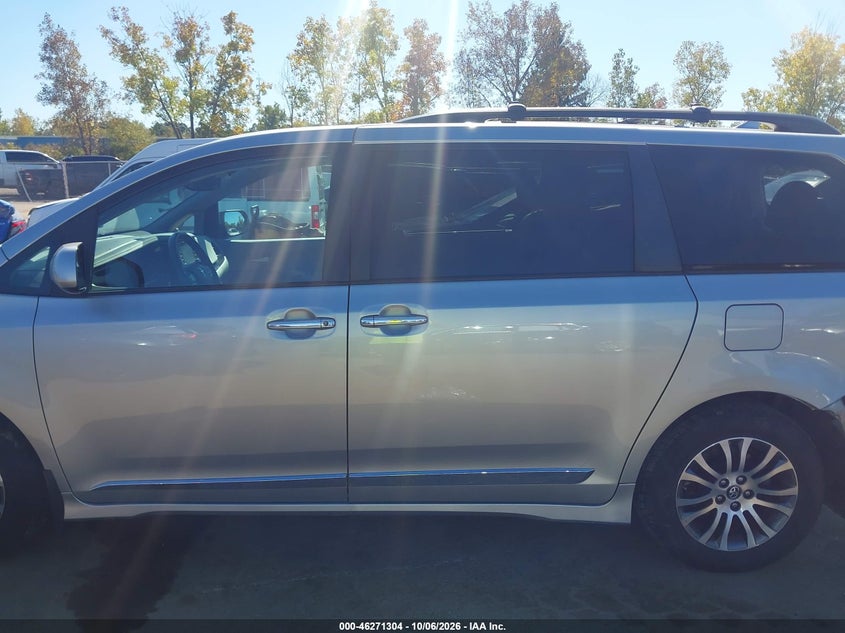 TOYOTA SIENNA - zdjęcie 14