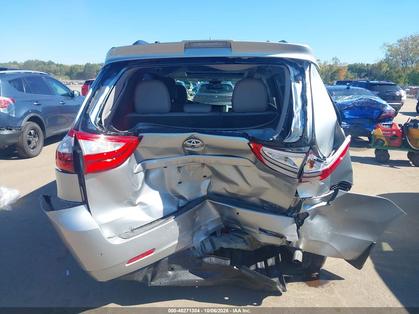 TOYOTA SIENNA - zdjęcie 16
