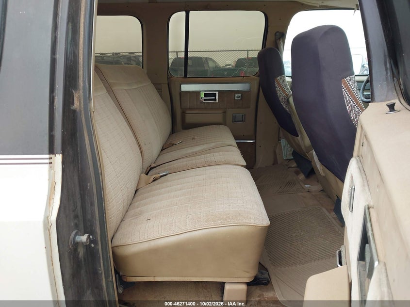 Фото 8 - GMC SUBURBAN
