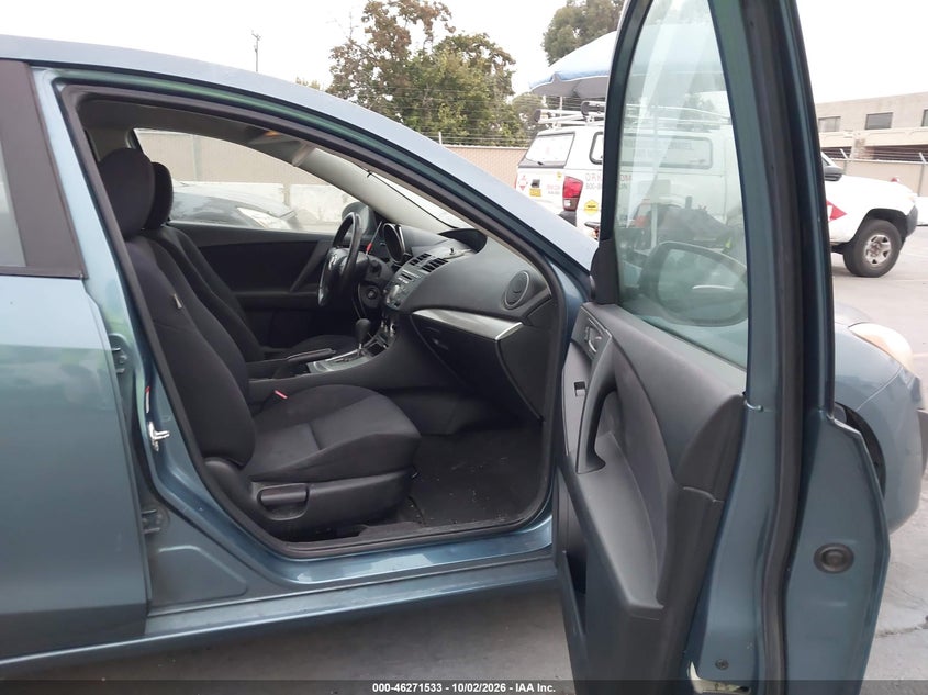 MAZDA MAZDA3 2011 VIN JM1BL1VG8B1448978