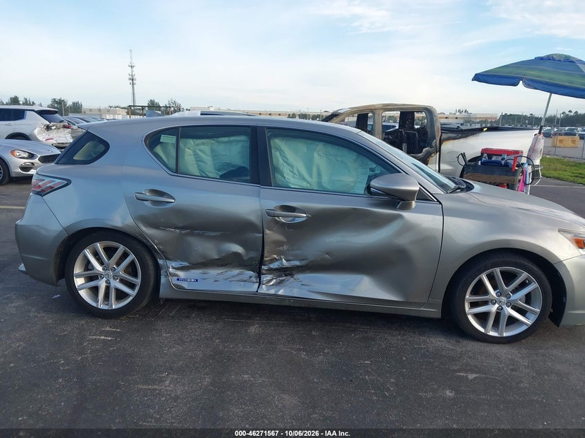 2017 LEXUS CT 200H · Фото 6