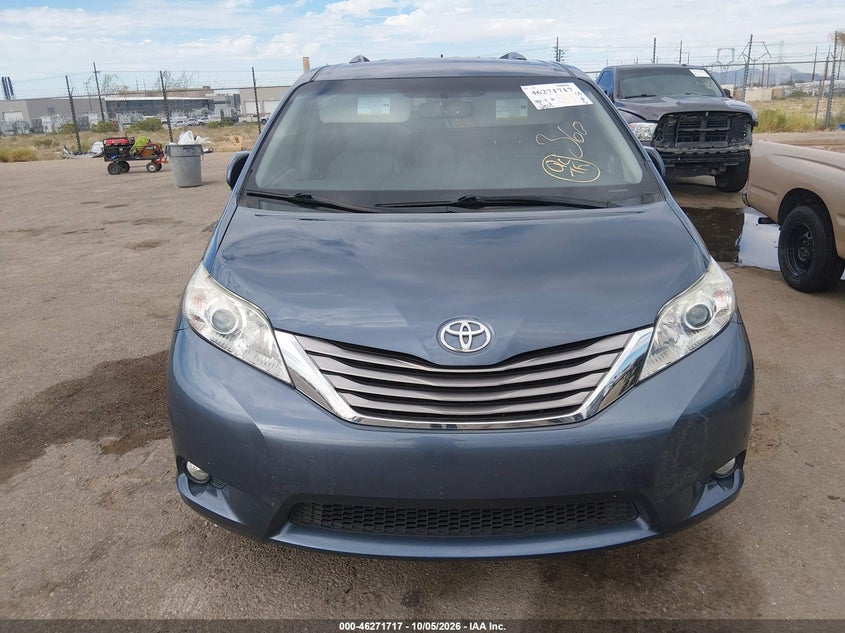 TOYOTA SIENNA - zdjęcie 13
