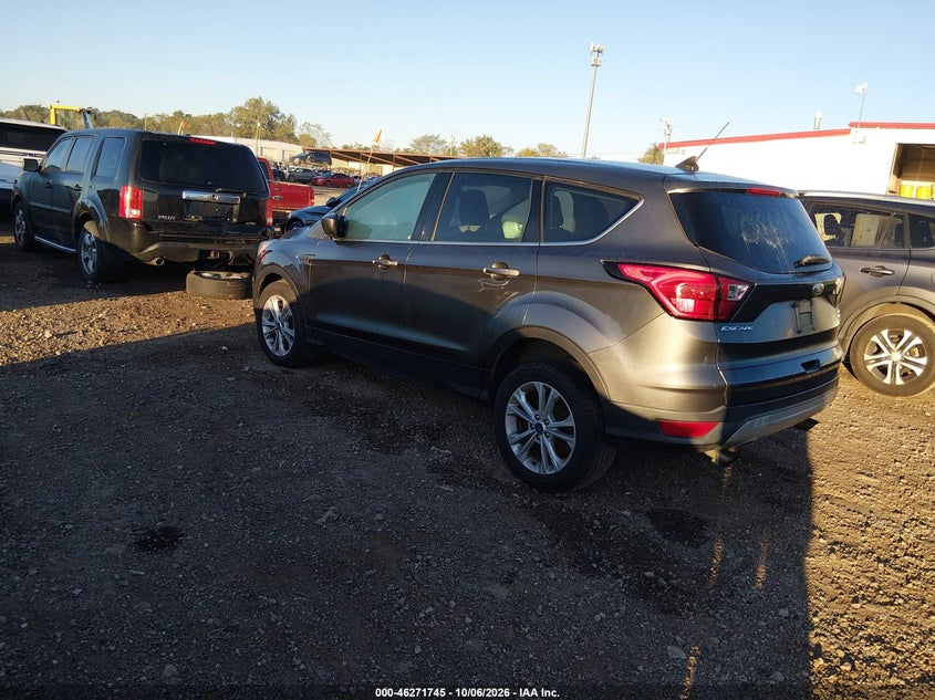Vin: 1fmcu0gd7kua03611, lot: 46771862, ford escape se 20193