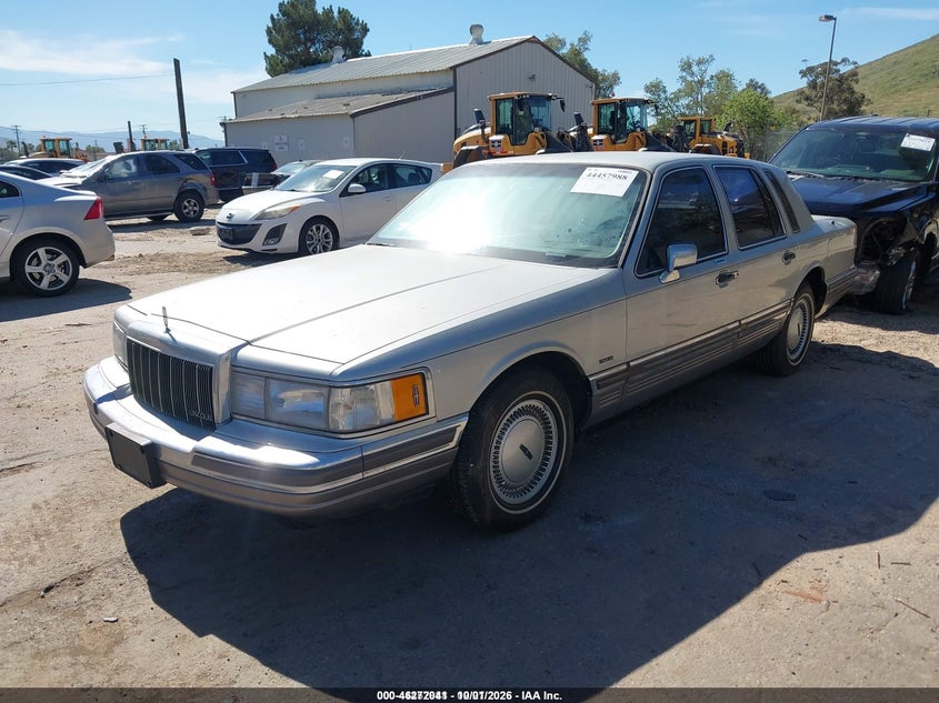 1990 Lincoln Town Car Signature, Mechanical, IAAI, VIN 1LNLM82F2LY652380 — photo 2