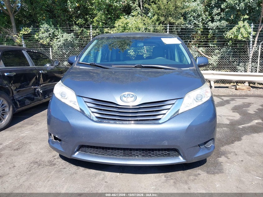 TOYOTA SIENNA - zdjęcie 12