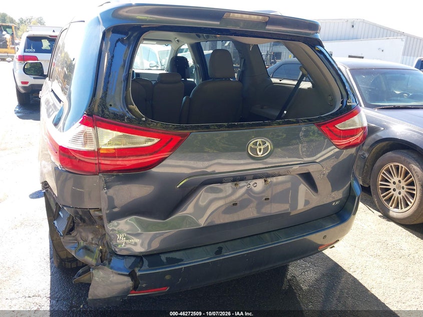 TOYOTA SIENNA - zdjęcie 16