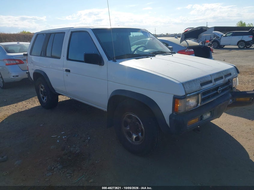 1995 NISSAN PATHFINDER XE/LE