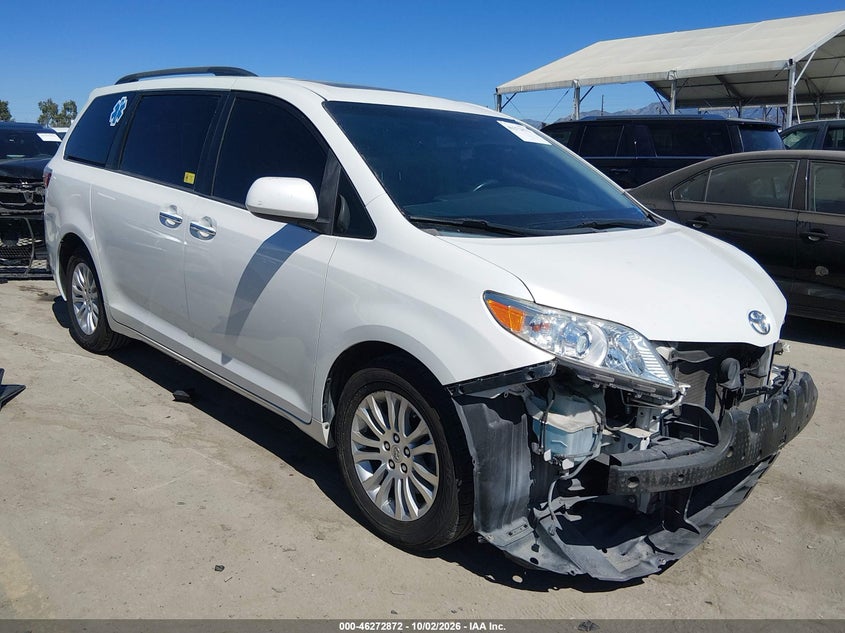 2015 TOYOTA SIENNA XLE 8 PASSENGER