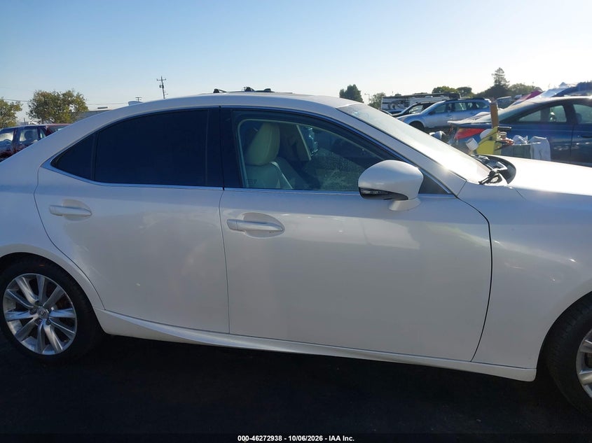 LEXUS IS 200T - zdjęcie 13