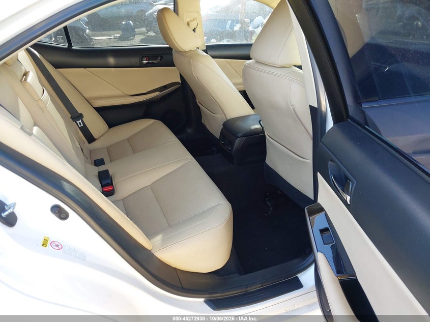 LEXUS IS 200T - zdjęcie 8