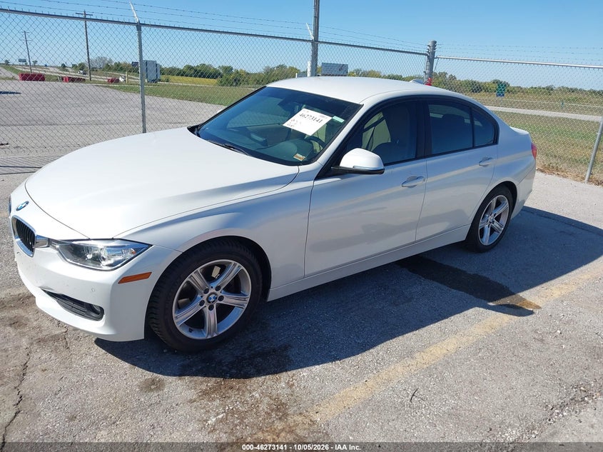 2013 BMW 3er, Normal Wear & Tear, IAAI, VIN WBA3B1C59DK130628 — photo 2