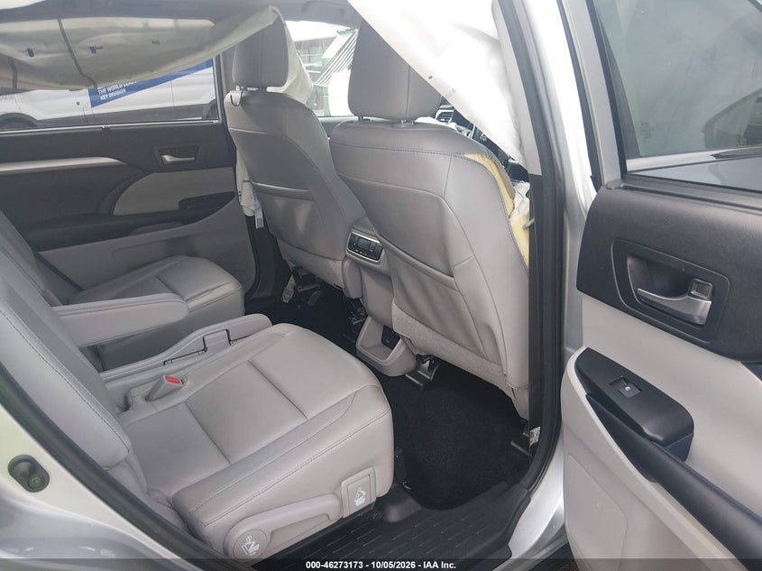 TOYOTA HIGHLANDER - zdjęcie 8