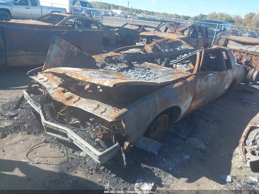 1981 Pontiac Bonneville, Полностью сгорел, IAAI, VIN 2G2AN37A4B1755315 — фото 2
