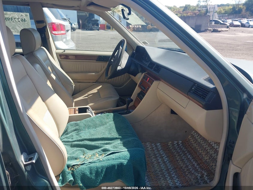 MERCEDES-BENZ E 1994 VIN WDBEA32E6RC045953